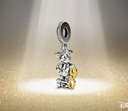 Pandora celebra os 90 anos de Mickey Mouse com peça exclusiva