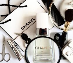 Que linha de rosto Chanel é a mais adequada para mim?