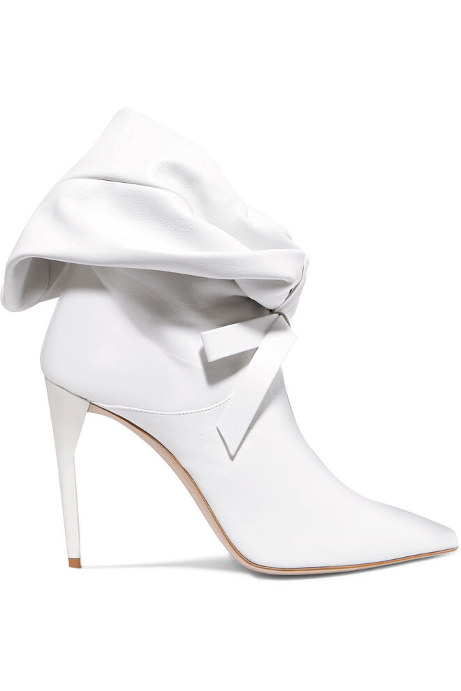 Botas, €860, Miu Miu 