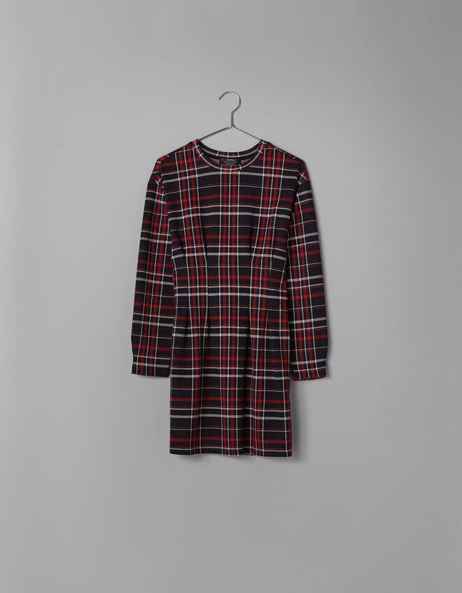 Vestido curto com pinças, €17,99, Bershka