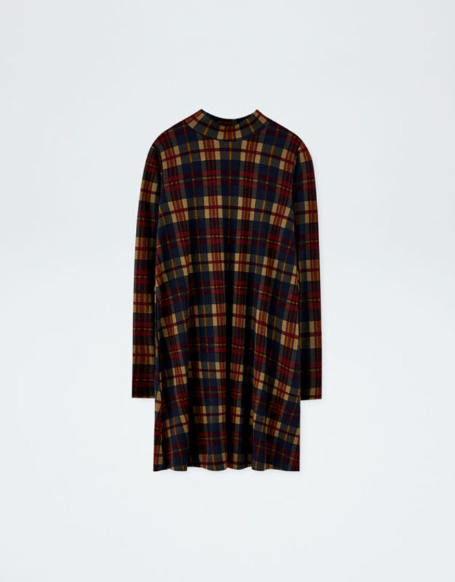 Vestido canelado midi, €15,99, Pull & Bear