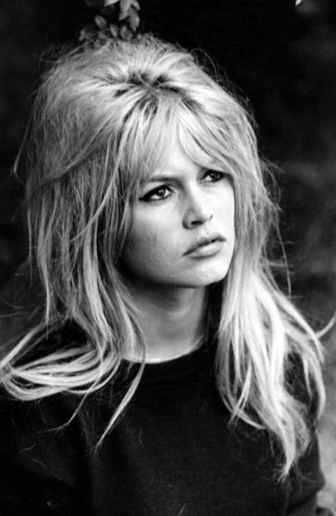 Balança (23 de setembro - 22 de outubro)
Desconfiados e inseguros. Para as personalidades Balança, todo o luxo é pouco. Mais importante do que ter muitos bens, os nativos deste signo querem o melhor e o mais caro. Desconfiados por natureza, demoram algum tempo para aceitar alguém novo, embora sejam amigos dedicados.   