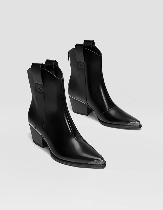 Stradivarius, €49,95 