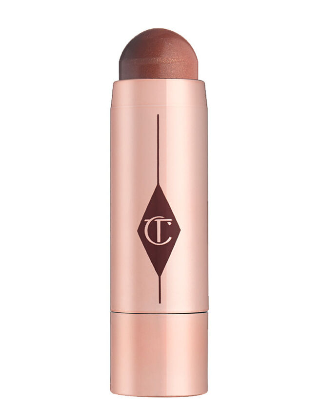 Blush cremoso Beach Sticks no tom Ibiza, €40, Charlotte Tilbury, em www.charlottetilbury.com
