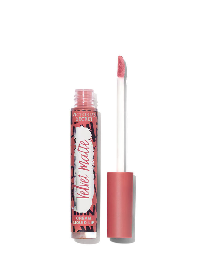 Batom líquido Velvet Matte Cream Liquid Lip no tom Showstopper, €15,10, Victoria’s Secret, no aeroporto ou em www.victoriassecret.com