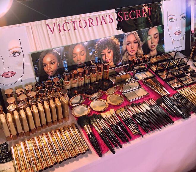 Os produtos de beleza no backstage do Victoria's Secret Fashion Show 2018