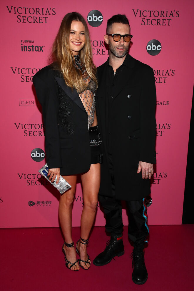 Behati Prinsloo e Adam Levine