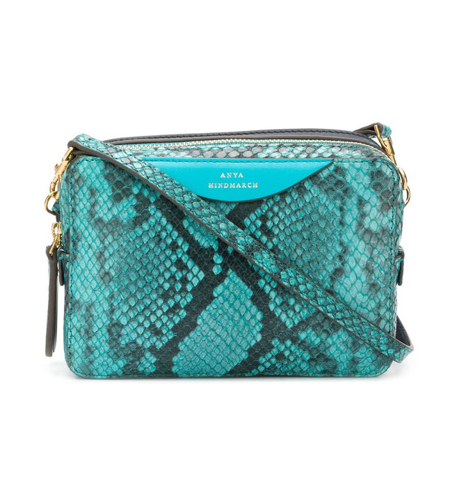 Carteira, €625, Anya Hindmarch, em www.farfetch.com