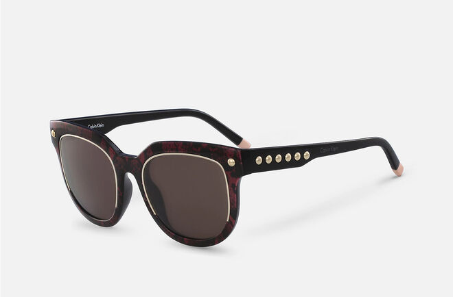 Óculos CK3202SS, €185, Calvin Klein