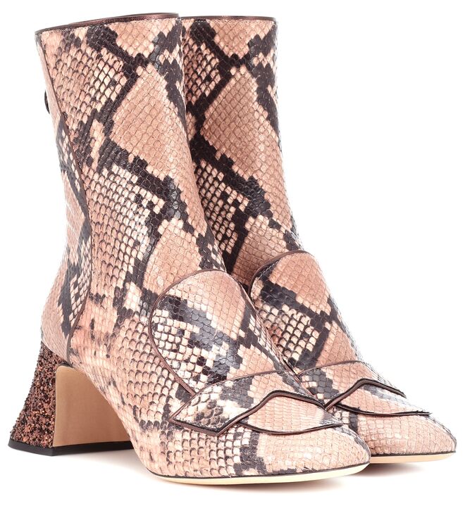 Botas, €895, Rochas, em www.mytheresa.com