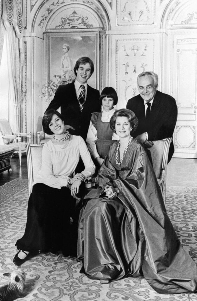 Alberto II de Mônaco, Stéphanie de Mônaco, Rainier III, príncipe de Mónaco, Carolina do Mónaco e Grace Kelly, princesa de Mónaco