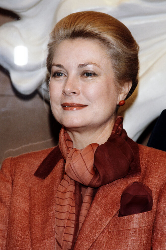 Kelly sofreu um derrame enquanto dirigia o seu Rover P6 3500 na estrada de Mont Agel, na fronteira entre o Mónaco e França, e o carro caiu de uma colina com mais de 37 metros de altura, chocando o mundo com a sua trágica morte a 14 de setembro de 1982