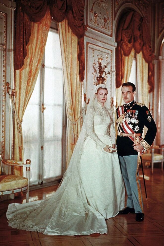 Grace Kelly casou-se com o Rainier III, Príncipe de Mónaco, a 19 de abril de 1956