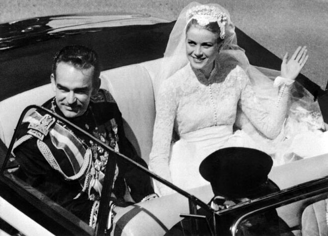 Grace Kelly casou-se com o Rainier III, Príncipe de Mónaco, a 19 de abril de 1956