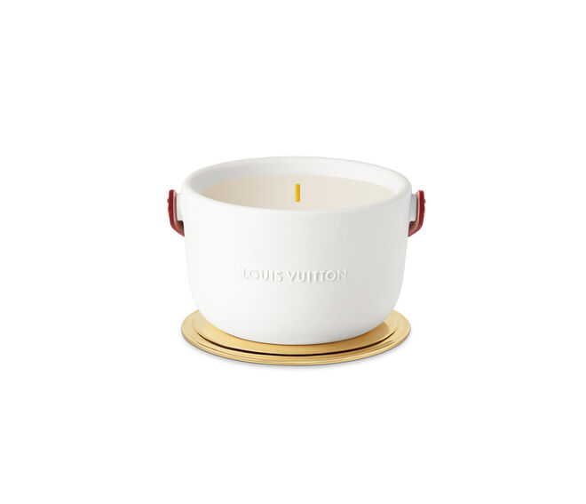 Vela aromática Feuilles d’Or, 220 g, €175, Louis Vuitton