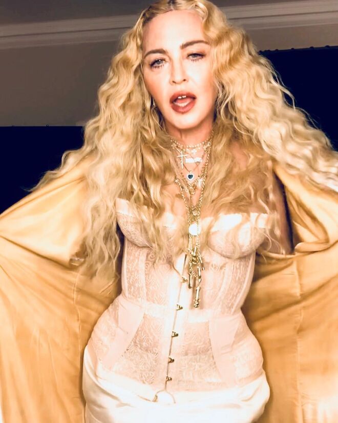 Madonna, cantora, 61 anos | @madonna