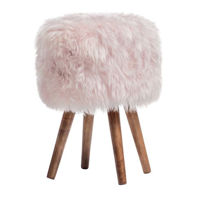 Pink all over - Banco em pelo, €147, A by Amara em amara.com 