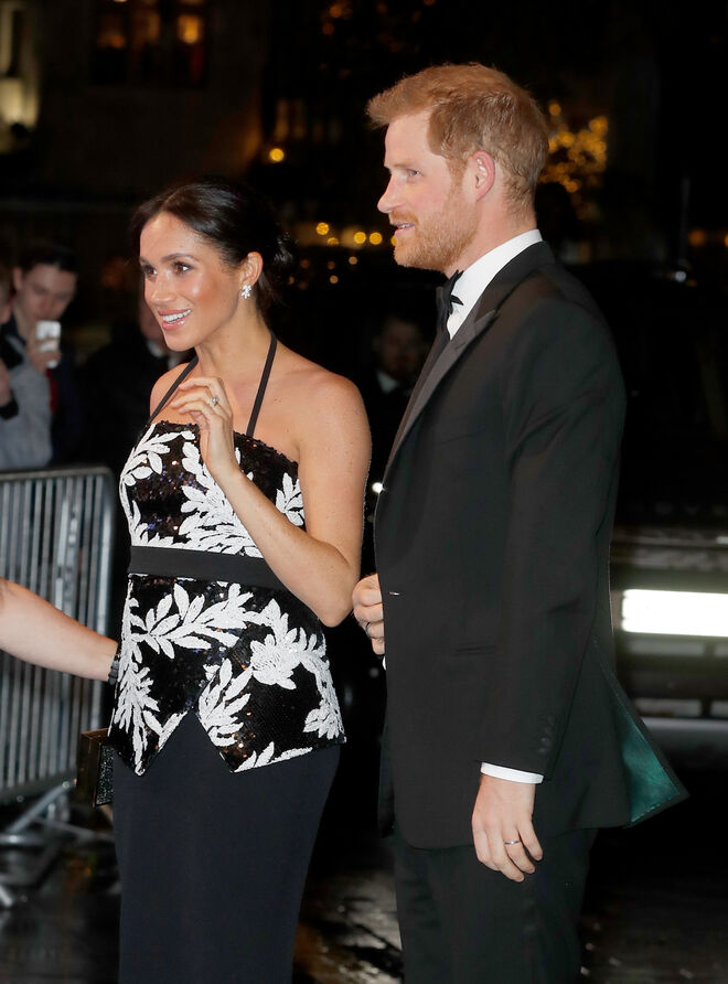Meghan Markle e o príncipe Harry estiveram na Royal Variety Performance, em Londres.