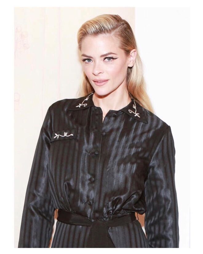 Jaime King, 39 anos | A modelo e atriz Jaime King falou, pela primeira vez, sobre as suas tentativas de engravidar através da rede social Instagram e mais tarde numa entrevista à revista norte-americana People. King contou que durante muito tempo escondeu os problemas pelos quais estava a passar, mas que o facto de partilhar a sua história poderá fazer com que o assunto deixe de ser tabu. Jaime King foi diagnosticada com síndrome do ovário policístico e endometriose aos 35 anos, tendo sofrido 5 abortos e feito várias tentativas de FIV, incluindo 26 tentativas de inseminação intra-uterina. Jaime tem dois filhos, James, de cinco anos, e Leo, de três.  