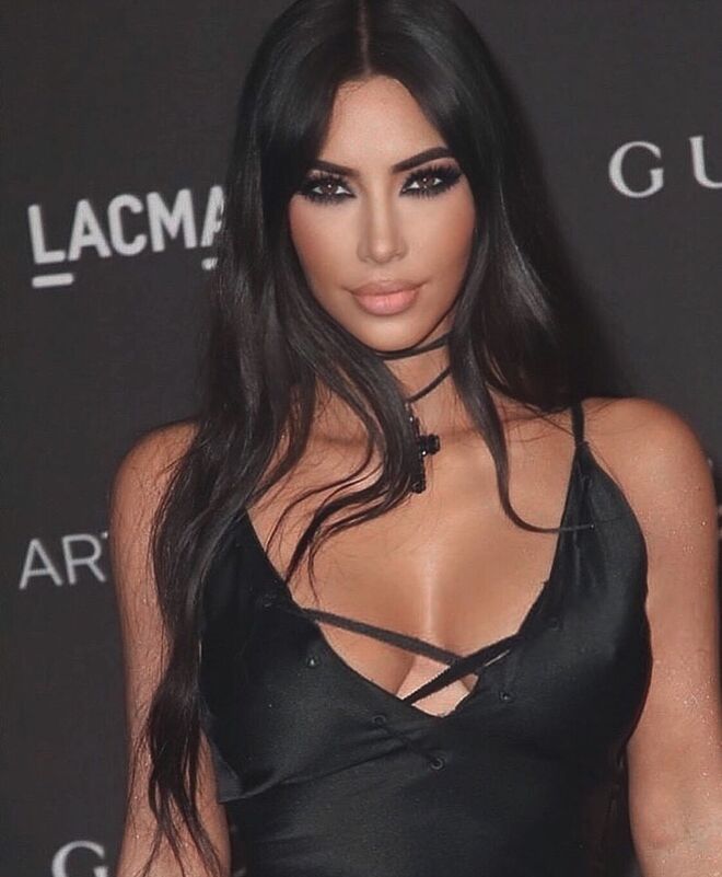 Kim Kardashian, 34 anos | Também a socialite do império Kardashian, casada com Kanye West, abordou o assunto. Após o nascimento da sua primeira filha, North West, Kim teve dificuldade em engravidar pela segunda vez. Em 2015, deu finalmente à luz Saint West e em janeiro de 2018 o casal teve mais uma criança, Chicago West, através de uma barriga de aluguer. Kim contou que gastou aproximadamente 200 mil euros em tratamentos de fertilização.