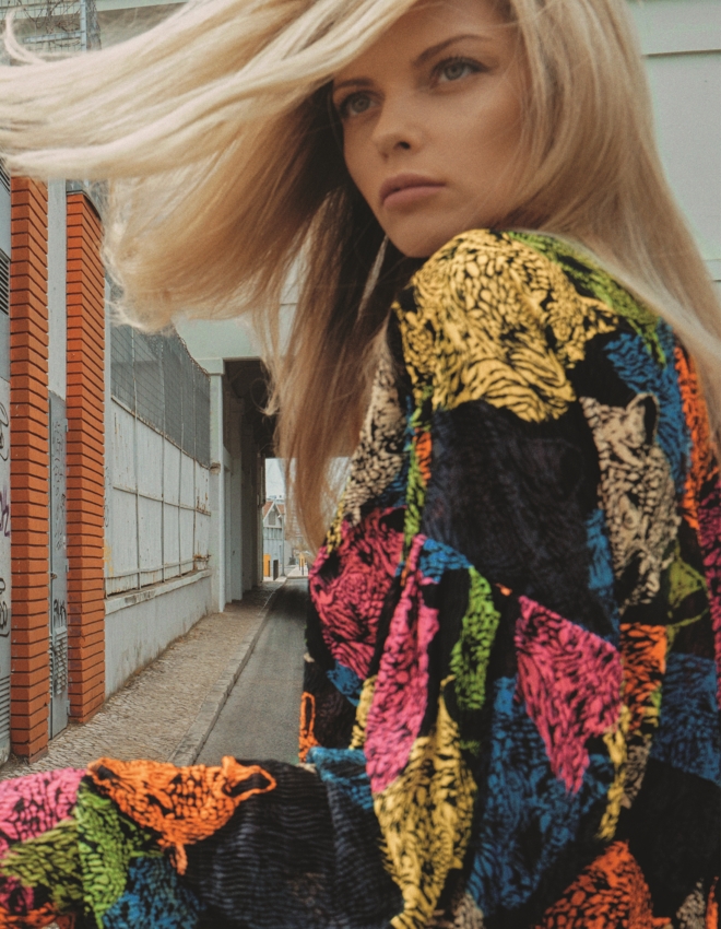 Feras Urbanas | Alina Boyko: camisola em poliéster plissado, Alves/Gonçalves. 