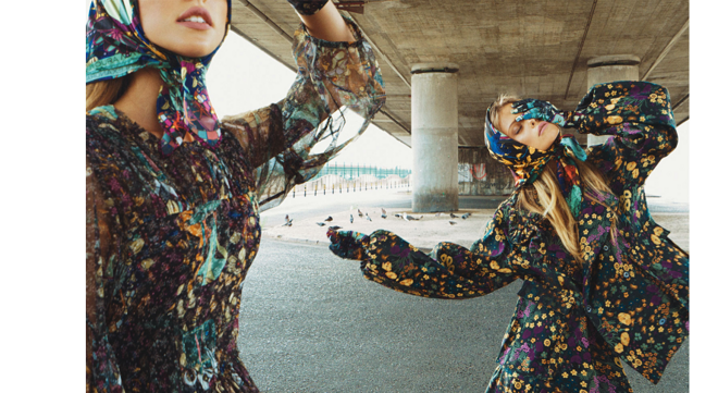 Flores de inverno | Maria Rosa: vestido em algodão e musselina. Lenço em seda. Luvas em poliéster e elastano. Tudo Alexandra Moura.
Alina Boyko: casaco e saia em algodão. Lenço em seda. Luvas em poliéster e elastano. Tudo Alexandra Moura.
