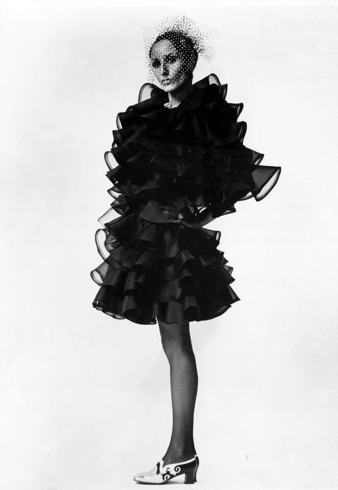 Naty Abascal com vestido Oscra de la Renta, em 1969.