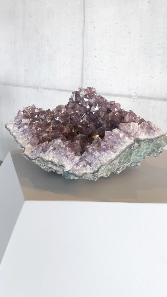 Quartzo como centro de mesa. Peça do Museu do Quartzo – Centro de Interpretação Galopim de Carvalho, em Viseu