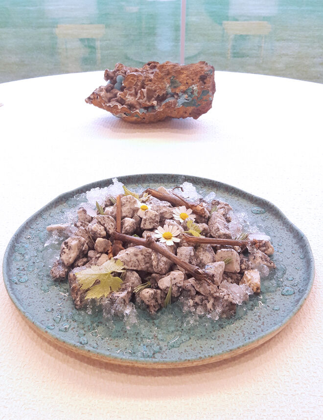 O restaurante serve pratos à la carte, mas os grandes destaques ficam com os menus degustação