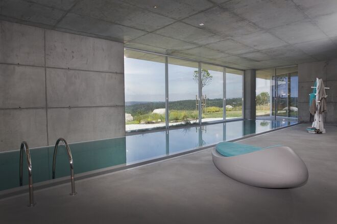 A piscina interior aquecida