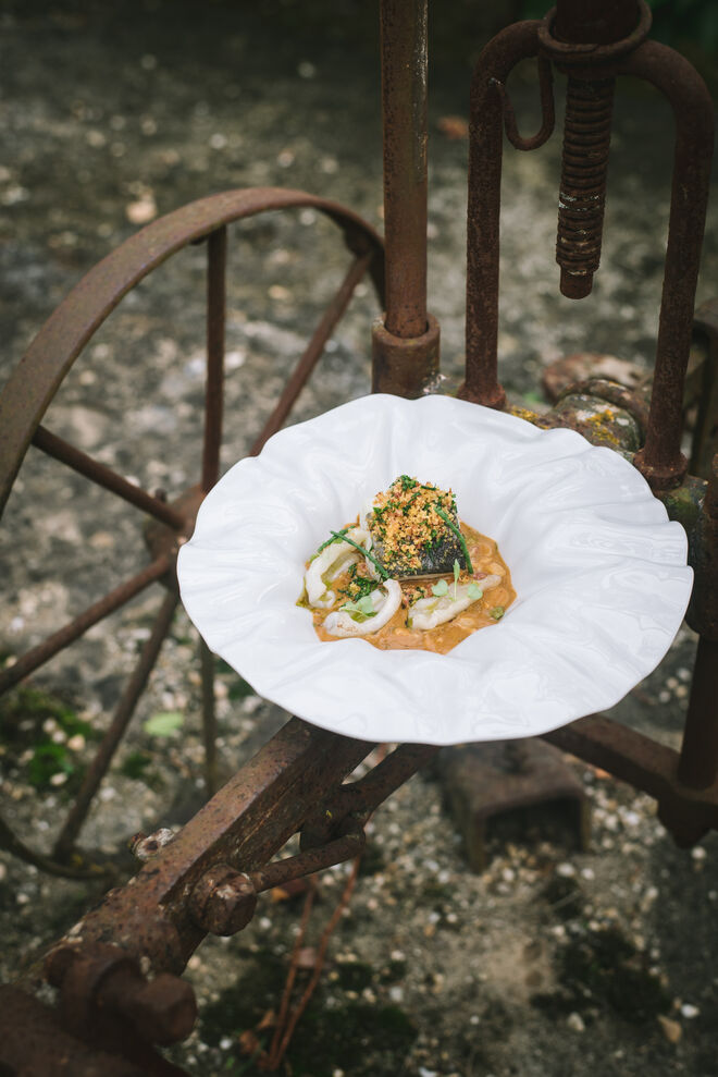 São três menus degustação: o Menu Região (€120, composto por 9 momentos), o Menu Pedro & Inês (€85, com 7 etapas) ou o Menu Vegetariano (€60, com seis momentos)