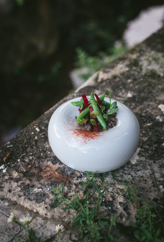 O restaurante Arcadas encanta logo pelo facto de estar dentro da Quinta das Lágrimas, em Coimbra