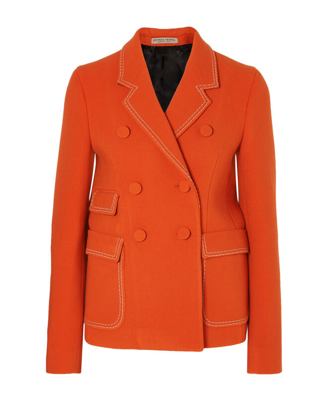 Blazer, €1850, Bottega Veneta, em www.net-a-porter.com
