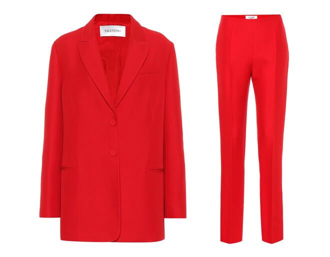 Blazer, €2490, calças, €980, Valentino, em www.mytheresa.com