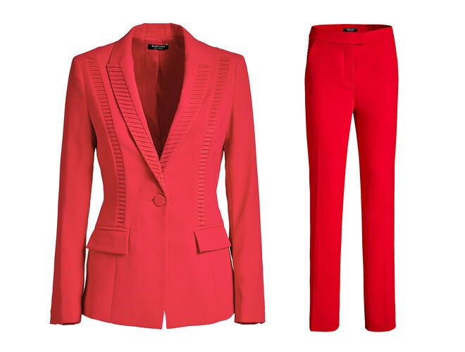 Blazer, €249, calças, €179, Guess