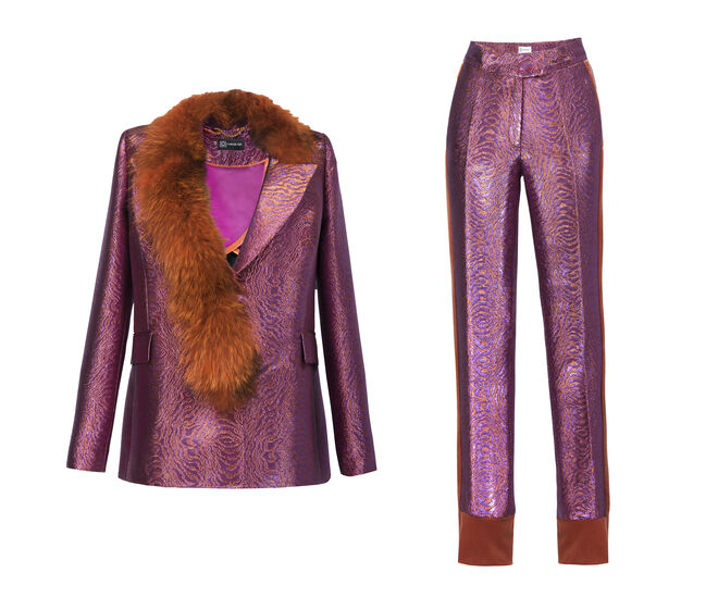 Blazer, €580, gola, €260, calças, €210, Carlos Gil