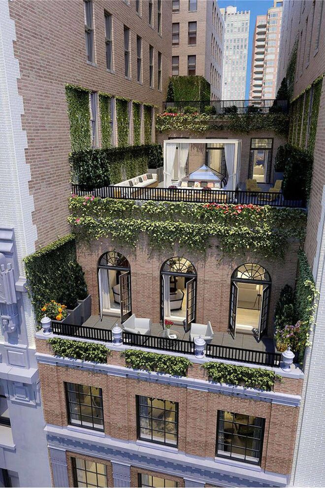 Jennifer Lopez | Manhattan, New York 

A cantora Jennifer Lopez, original de Queens, viveu nesta penthouse de €20 mil até há pouco tempo. Localizada no edifício The Whitman, numa das zonas mais centrais de Manhattan e com vista para o parque de Madison Square, o edifício de 1924 deu origem a uma luxuosa penthouse coberta de verde. Com cerca de 6,500 metros quadrados, o duplex tem quatro quartos, seis casas de banho grandes e duas mais pequenas.