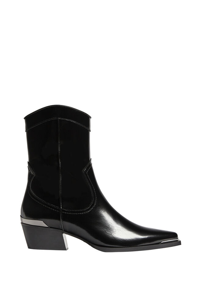 Botas, €129, Massimo Dutti 