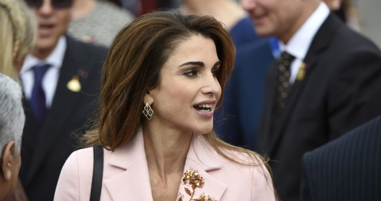 Rania da Jordânia escolhe look da Zara