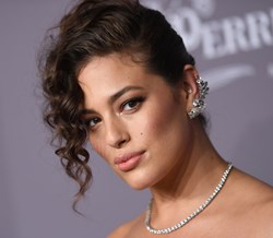A imagem de Ashley Graham que é uma reação à pressão pós-parto