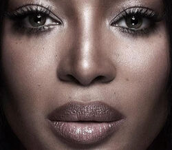 Naomi Campbell protagoniza a sua primeira campanha de beleza