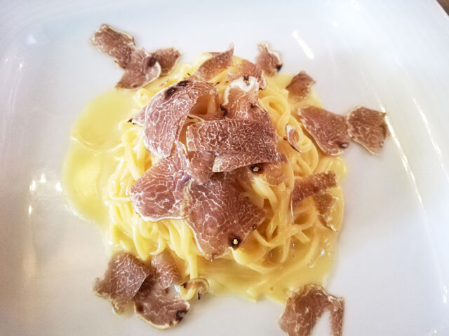 Massa fresca com manteiga dos Açores e um pouco de queijo Parmegianno e trufa