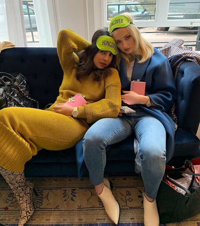Priyanka Chopra e Sophie Turner no fim de semana da sua despedida de solteira, em Amsterdão