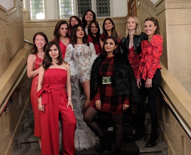 Priyanka Chopra e as amigas na sua despedida de solteira, em Amsterdão