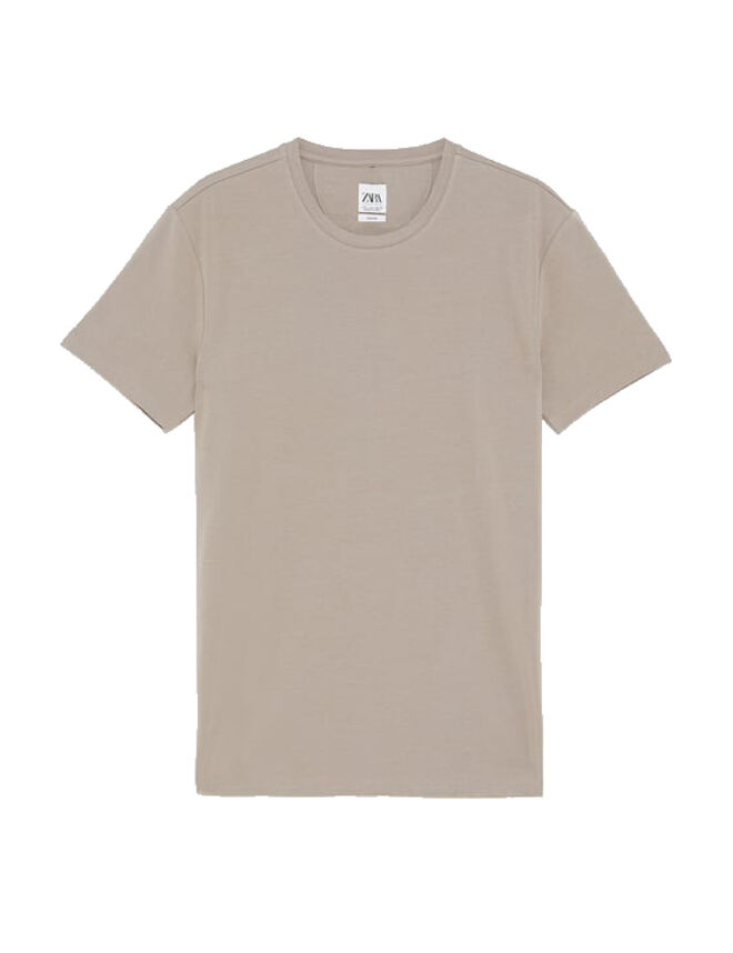 T-shirt Basic Slim Fit, €9,95, Zara