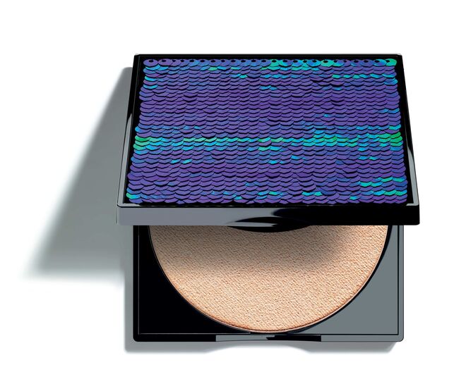 Pó iluminador Glow Couture Powder, €26,95, Artdeco, na Perfumes & Companhia