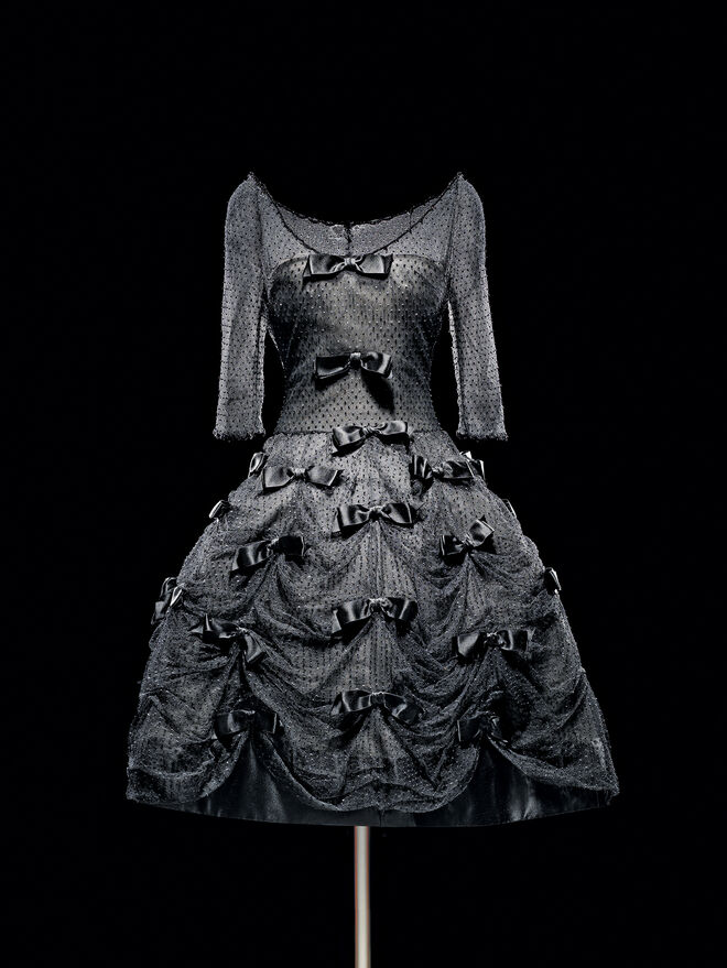 Yves Saint Laurent para Christian Dior, Coleção Bal MasquéHaute Couture primavera/verão 1958. Dior: From Paris to the World, no Denver Art Museum, em Denver (Estados Unidos da América).