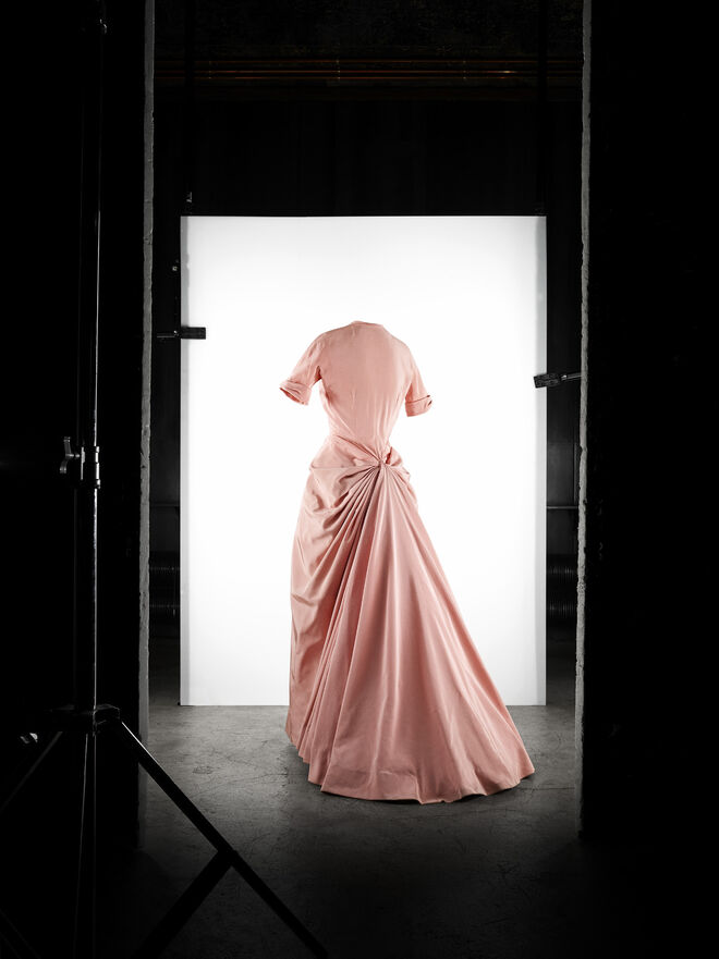 Vestido Fête, de Christian Dior, Haute Couture primavera/verão 1948 . The Treasures of the Collection – 30 years of acquisitions, no Musée Christian Dior, em Granville.
