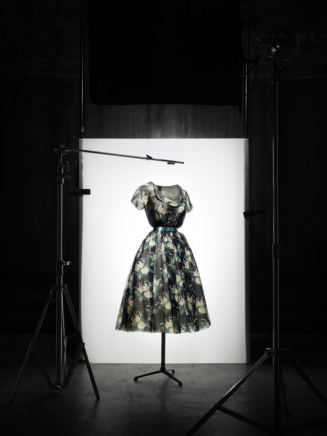 Vestido Mois de Mai, de Christian Dior, Haute Couture primavera/verão 1957 . The Treasures of the Collection – 30 years of acquisitions, no Musée Christian Dior, em Granville.