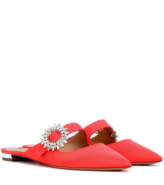 Mules, €650, Aquazurra, em www.mytheresa.com